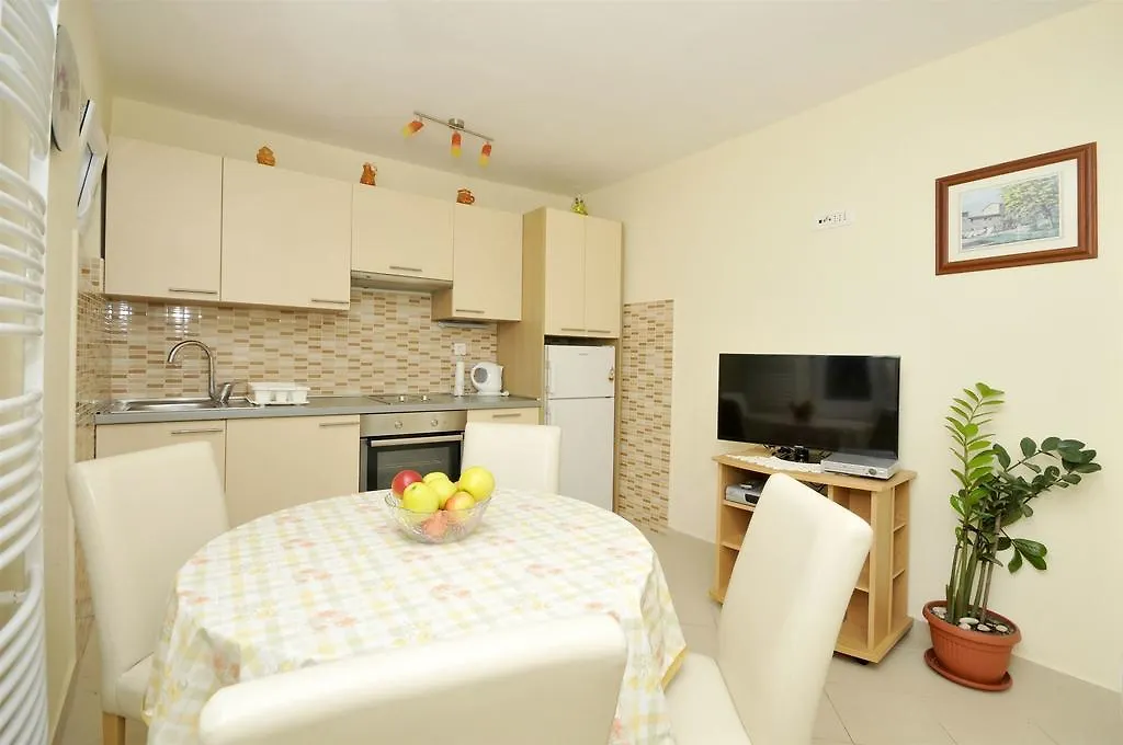 Apartments Mise 트로기르